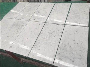 Balta marmora grīdas flīzes