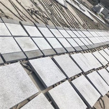 G640 pelēkā granīta bruģakmens flīzes